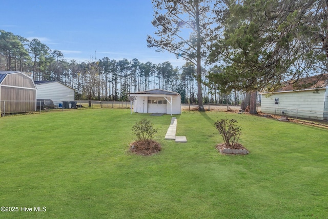 view of yard with an outdoor structure