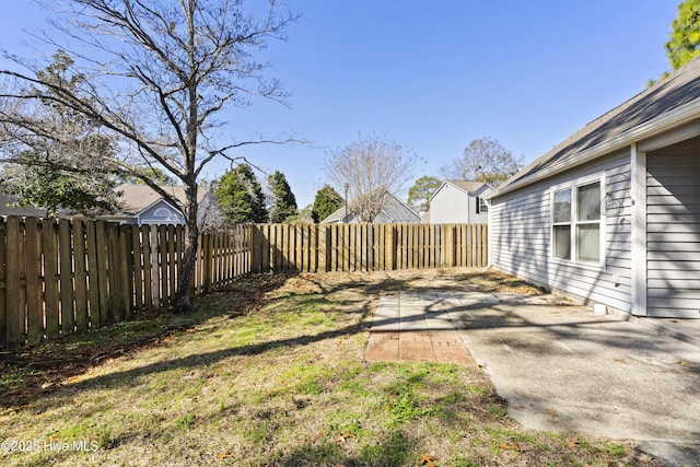 view of yard featuring a patio