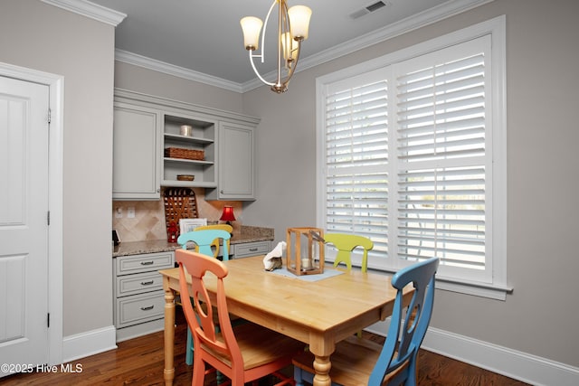 dining room featuring dark wood-style floors, baseboards, visible vents, an inviting chandelier, and ornamental molding