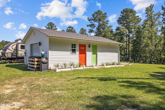 view of front of property with a front yard