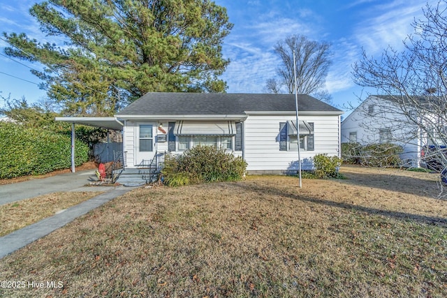 view of front of house featuring a front lawn and a carport