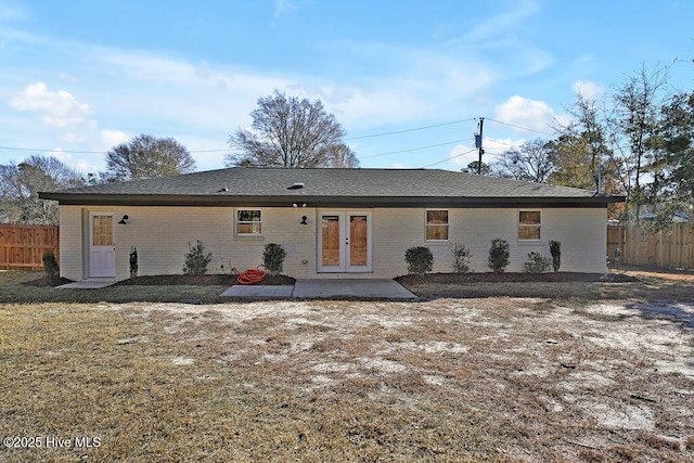 view of front of home featuring a patio area and a front lawn