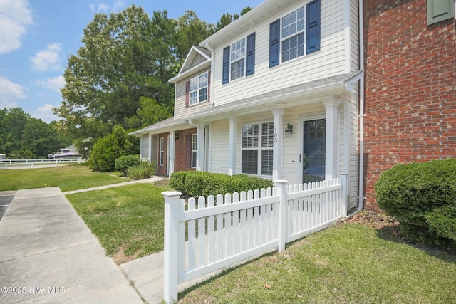 view of front of house with a front lawn