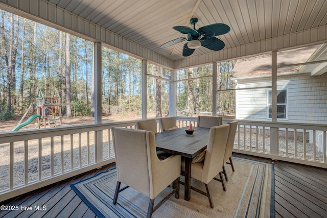 sunroom with ceiling fan