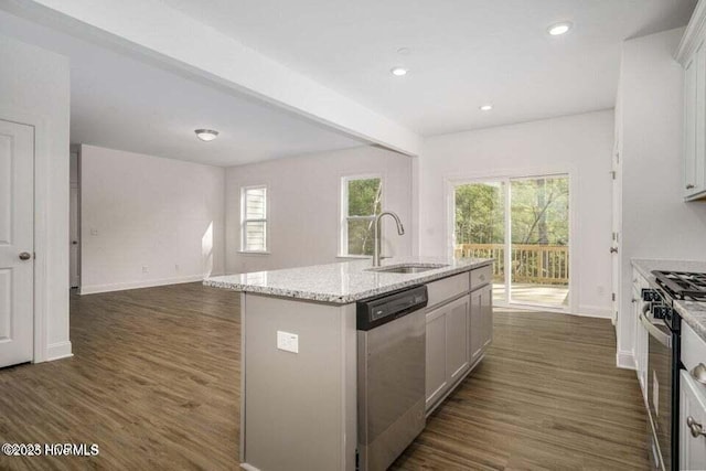 kitchen featuring sink, appliances with stainless steel finishes, dark hardwood / wood-style floors, an island with sink, and white cabinets