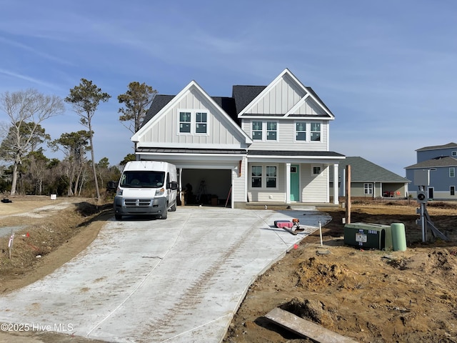 view of front of home featuring a garage and a front yard