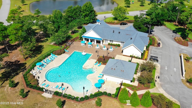 bird's eye view with a water view