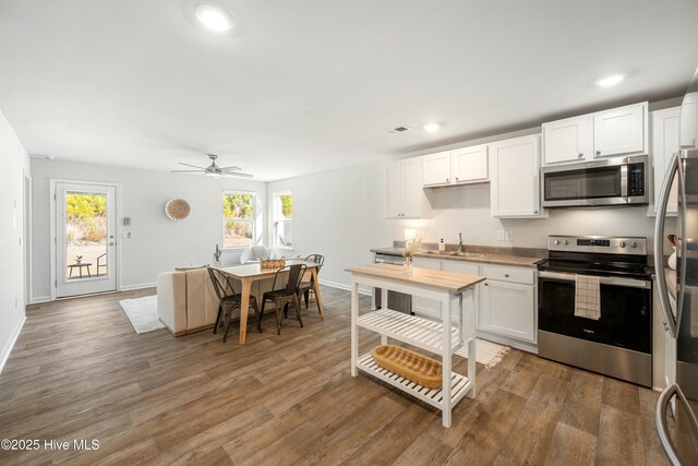 dining space with dark wood-type flooring and ceiling fan