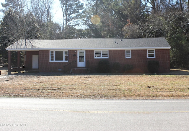 single story home with a front lawn