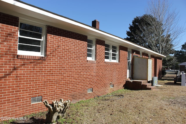 view of side of property with a lawn