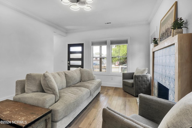 living room featuring ornamental molding and light hardwood / wood-style flooring