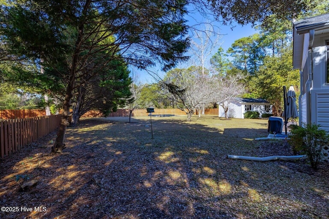 view of yard with a shed