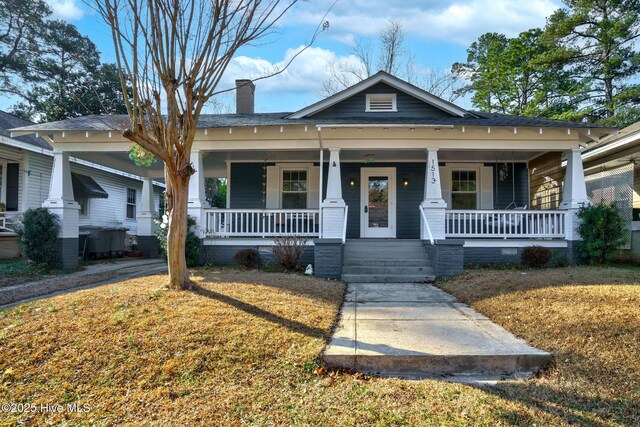 view of front facade featuring a porch