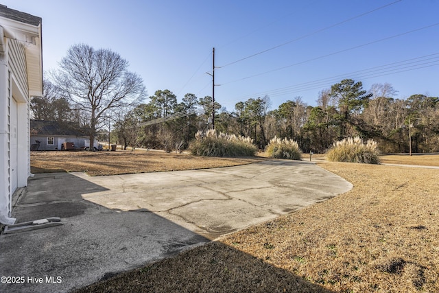 view of yard with a patio area