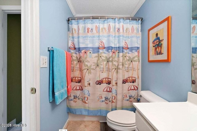 bathroom featuring toilet, crown molding, a textured ceiling, vanity, and a shower with shower curtain