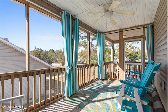 sunroom featuring ceiling fan