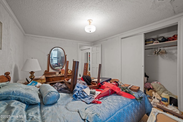 bedroom with crown molding, a closet, and a textured ceiling