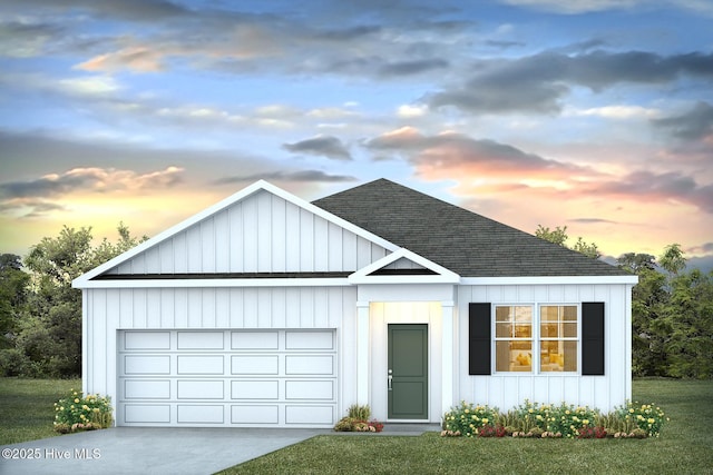 view of front facade featuring a garage and a lawn