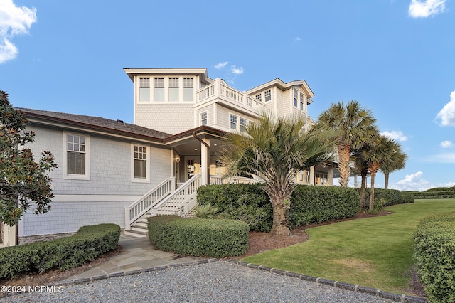 view of front of house featuring a front yard