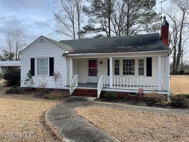 single story home with covered porch and a front lawn