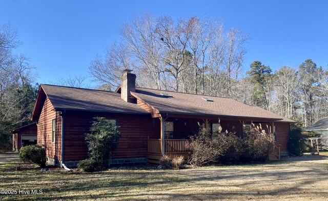 single story home with a front yard