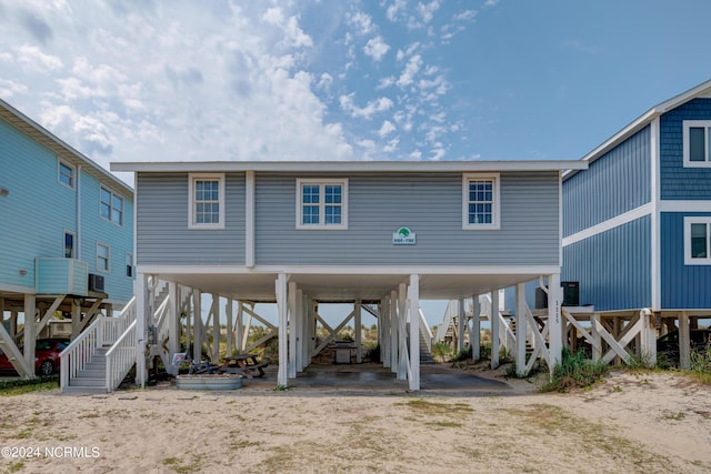 view of front facade featuring a carport