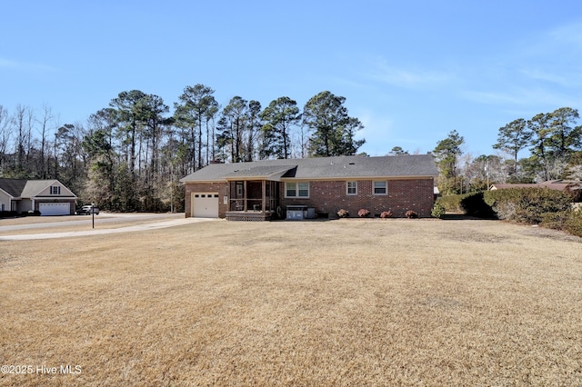 view of front of property featuring a garage and a front yard