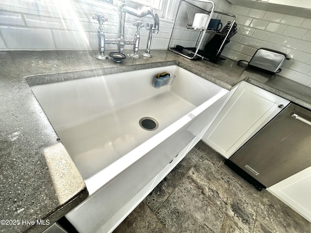 interior details featuring tasteful backsplash and white cabinets