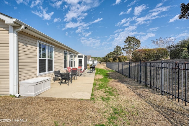 view of yard featuring a patio