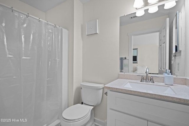 bathroom featuring a shower with shower curtain, vanity, and toilet