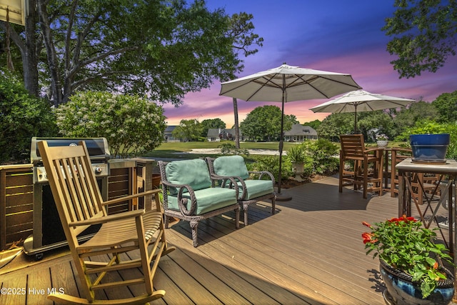 deck with outdoor dining space