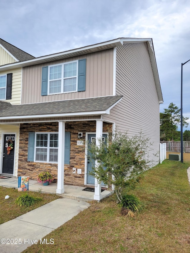 view of front of house featuring a front yard