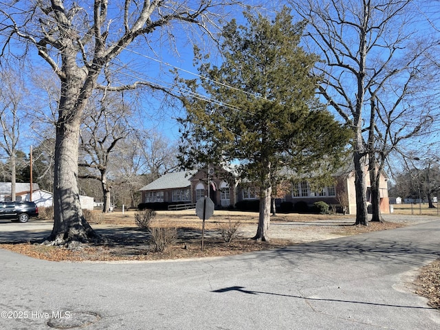 view of front of home with driveway