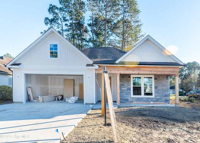 view of front facade featuring a garage and covered porch