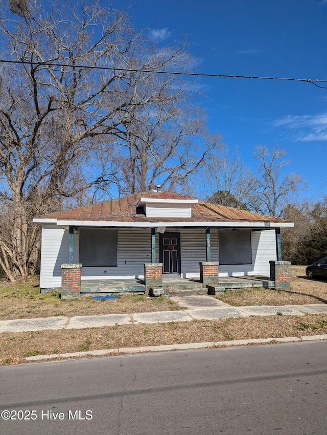 view of front facade with a porch