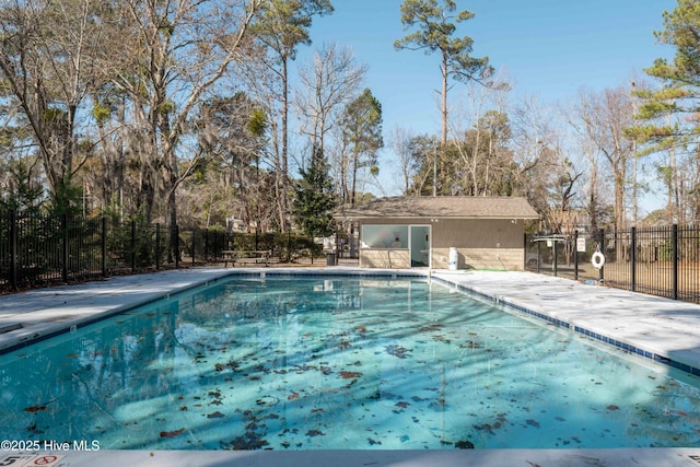 view of swimming pool