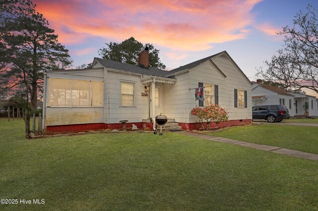 view of front of property with a front lawn