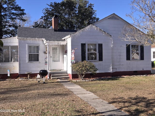 view of front of house with a front yard