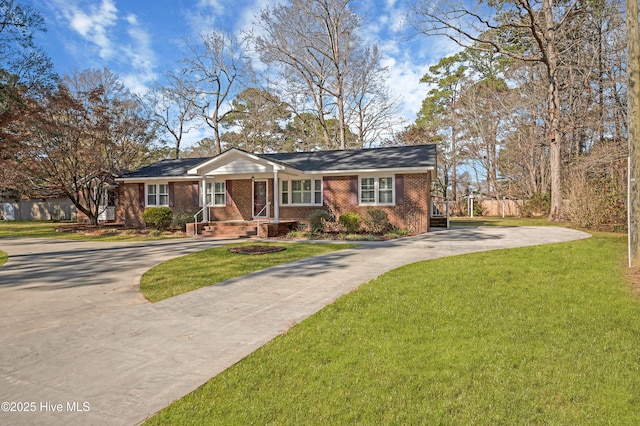 single story home featuring a front yard