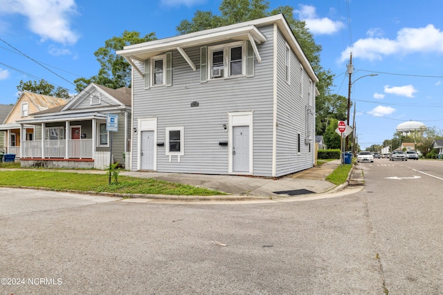 view of front facade with covered porch