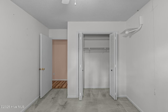 unfurnished bedroom with ceiling fan, a closet, and a textured ceiling