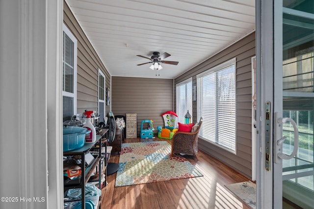 sunroom with ceiling fan