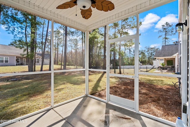 sunroom / solarium featuring ceiling fan