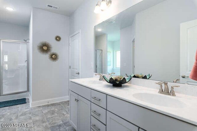 bathroom with vanity, curtained shower, and toilet