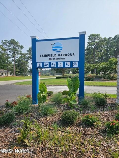 view of community / neighborhood sign