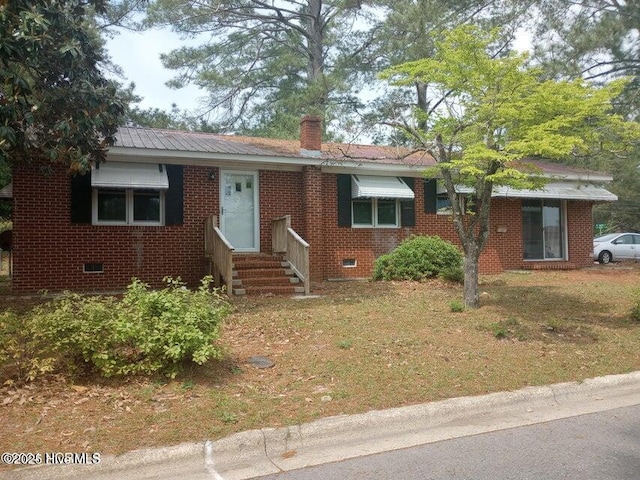 ranch-style house featuring a front lawn