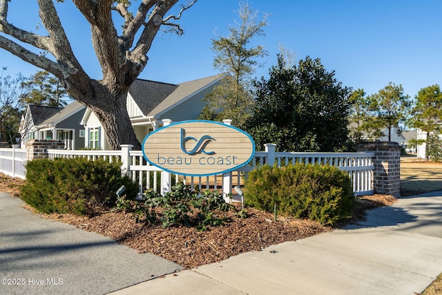 view of community / neighborhood sign