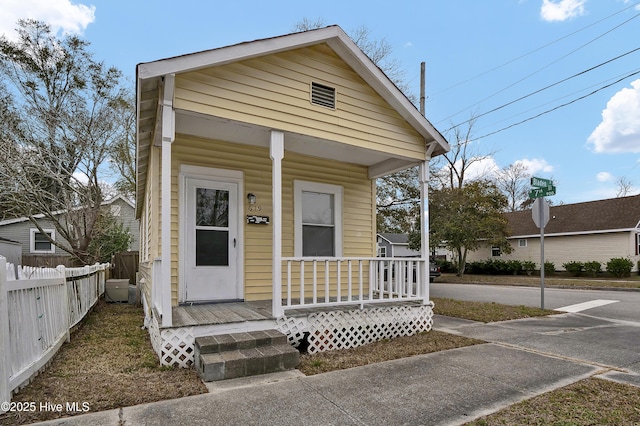 view of front of house featuring a porch