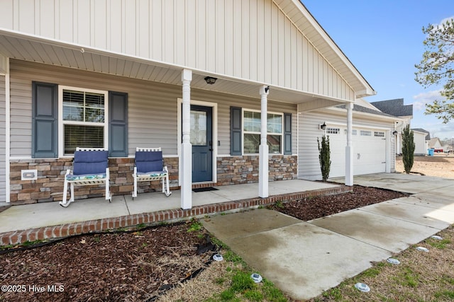 view of front facade featuring a garage and covered porch