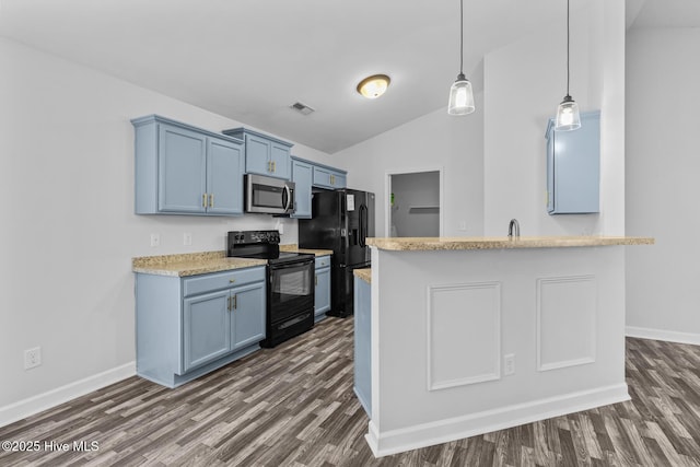 kitchen featuring lofted ceiling, black appliances, kitchen peninsula, and blue cabinetry